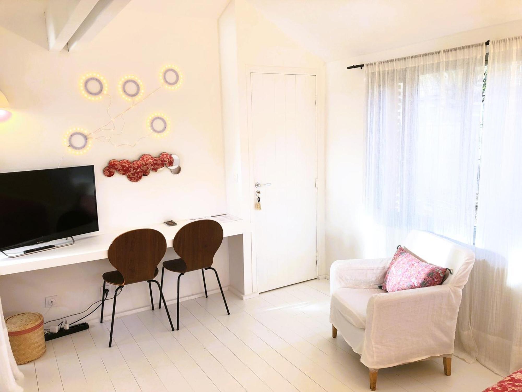 Denis & Virginie - Chateau A Pied - Parking Gratuit 베흑사이으 객실 사진